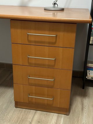Mesa de escritorio con cajonera