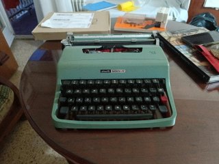 Máquina de escribir Olivetti Lettera 32