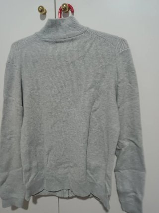 Chaqueta Gris con Cremallera Zara. De niño