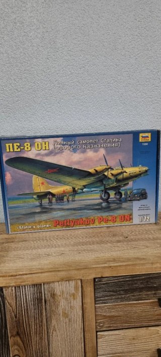 Maqueta Avión Petlyakov Pe-8 ON Zvezda 1/72