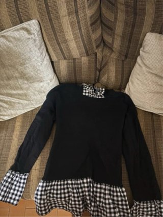 Sudadera Negra con Detalles de Cuadros