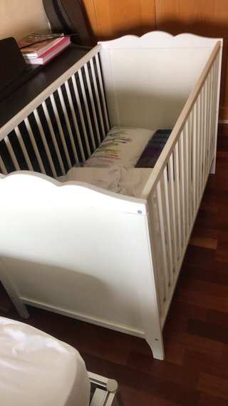 Cuna blanca para bebé
