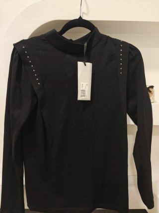 Camiseta Manga Larga Ikks con Tachuelas