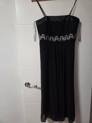 Vestido Negro con Detalle Plateado