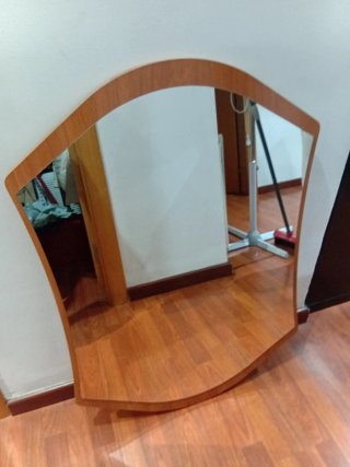 Espejo de Pared con Marco de Madera