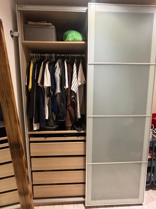 Armario corredero Ikea cristal y madera