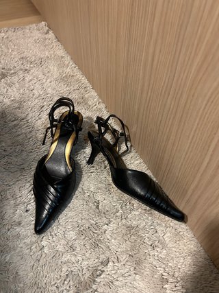Zapatos Negros de Punta