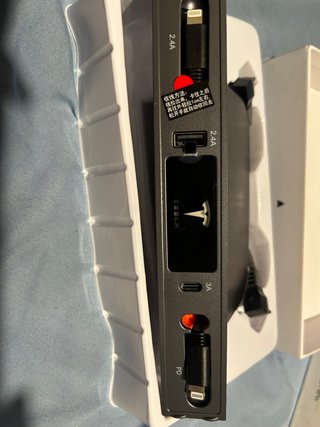 Retractable hub docking station