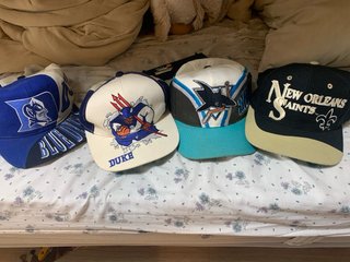 Lote Gorras Duke y New Orleans Saints