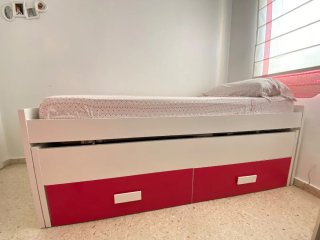 Armario modular infantil blanco y fucsia