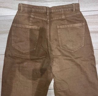 Pantalón marrón Bershka