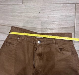 Pantalón marrón Bershka