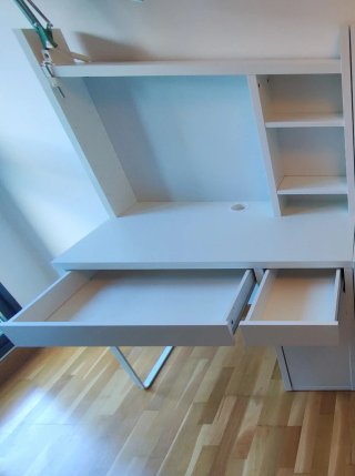 Scrivania IKEA MICKE Bianca con Mensola