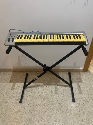 Soporte para Teclado en X