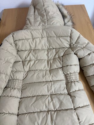 Abrigo Acolchado Beige con Capucha