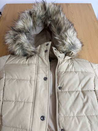 Abrigo Acolchado Beige con Capucha