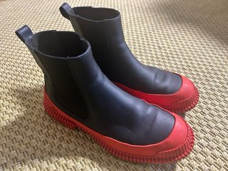 Botas Chelsea Negras Suela Roja