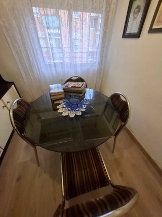 Conjunto de mesa redonda y 3 sillas