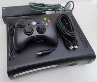 Xbox 360 Negra con Mando y Cables 120GB HDD,