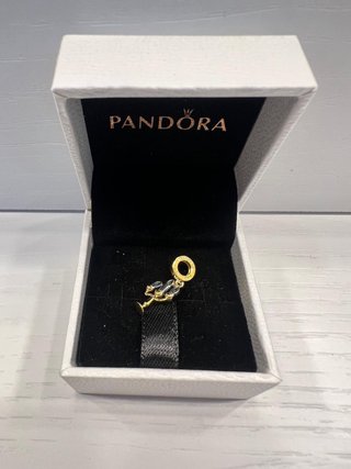 Charm PANDORA DISNEY de La Bella y la Bestia