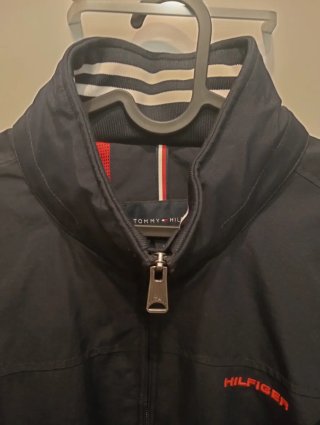 Chubasquero Tommy Hilfiger azul marino