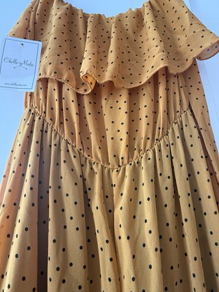 Vestido largo mostaza con lunares