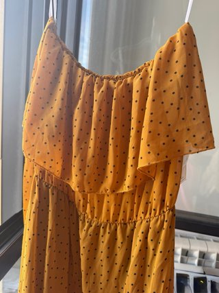Vestido largo mostaza con lunares