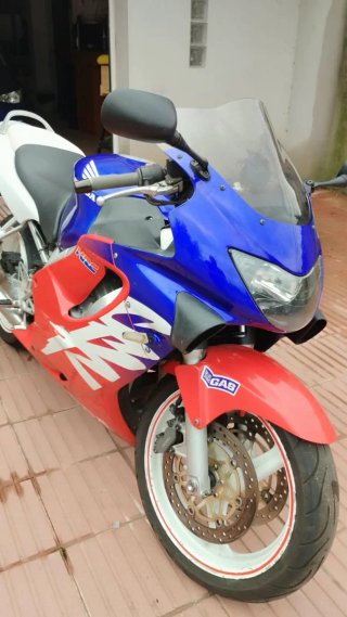 Honda CBR600 F4