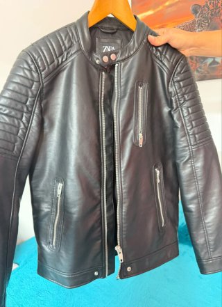Chaqueta de cuero negra Zara