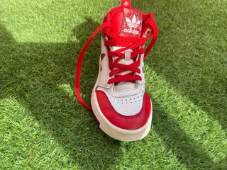 Zapatillas Adidas High Rojas ,Blancas y Doradas