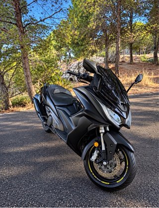 Kymco AK 550 Maxi Scooter Negra
