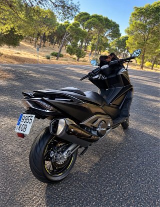 Kymco AK 550 Maxi Scooter Negra