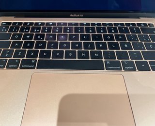 MacBook Air 13” 128 GB de 2019 (sin cargador)