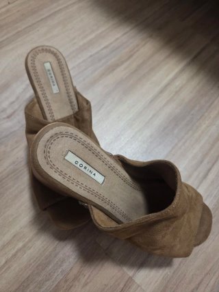 Sandalias de tacón Corina marrones