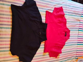 Camisetas azul y rojas