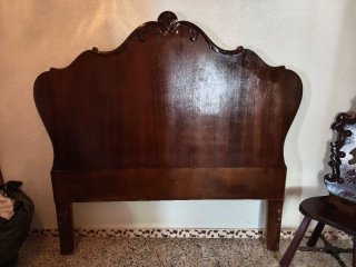 Estructura de Cama Antigua de Madera