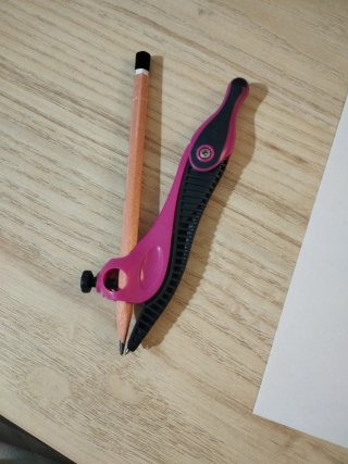 Compás escolar rosa y negro