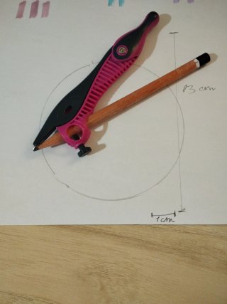 Compás escolar rosa y negro