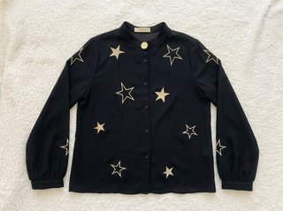 Blusa Top Queens Negra con Estampado de Estrellas