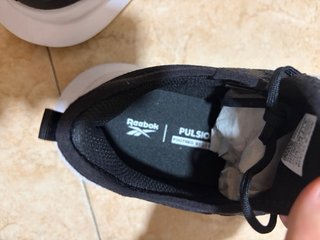 Zapatillas Deportivas Reebok Negras y Blancas