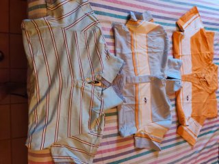 Camisetas de rayas (azul y naranja)