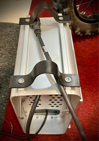 Caballete con Cargador Stark Varg Stand Charger
