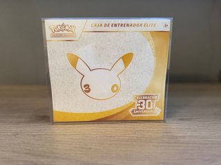 Pokemon ETB 30 aniversario