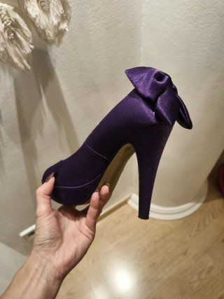 Zapatos de Tacón Morados con Lazo