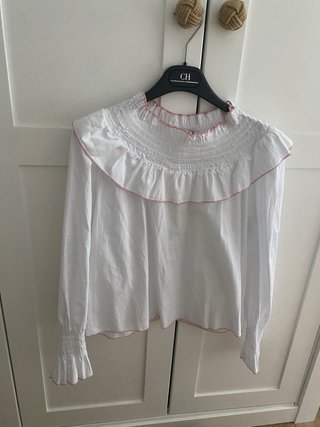 Camisa Blanca con Detalle de Volante