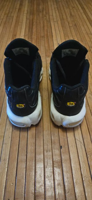 Zapatillas Nike Air TN Negras(38.5).