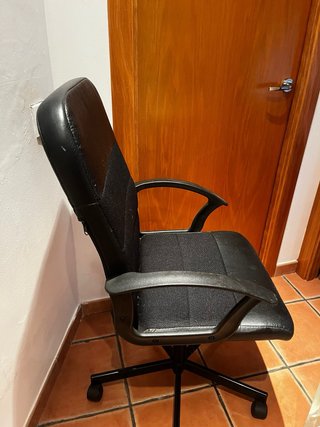 Silla escritorio giratoria IKEA negra acolchada