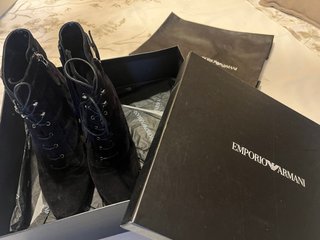 Botines Emporio Armani de Ante Negros talla 36