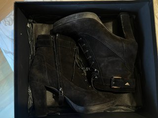 Botines Emporio Armani de Ante Negros talla 36