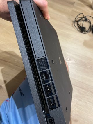 PS4 (PlayStation 4) Negra + Mando y 3 Juegos